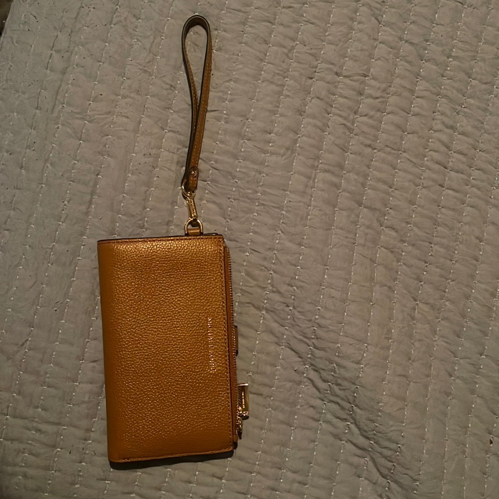 MK wallet. Excellent condition.